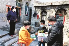 情暖“葫芦娃”　不让一个孩子掉队图片