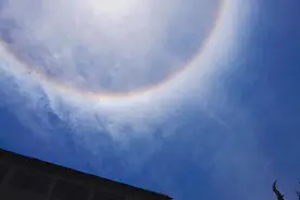 22秒丨绝美“太阳光环”！云南出现罕见日晕奇观视频封面