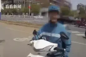 往这里打！外卖小哥不配合执法出言挑衅还想逃？图片