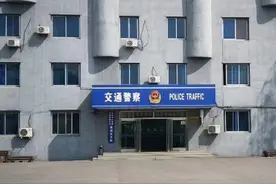 本溪交警一句话感动朋友圈：“儿子，生日快乐！爸爸在工作，没法陪你过生日了，过后再补偿你吧”图片