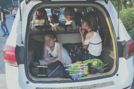 38℃高温！奇葩车超员将俩女孩藏后备厢“蒸桑拿”图片