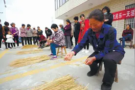 搓绳比赛 其乐融融图片