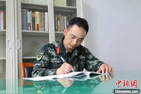 武警哨兵周茂辉：青春最美好的颜色是迷彩图片