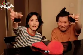王菲现身“相信未来”在线义演，与常石磊合唱《人间》图片