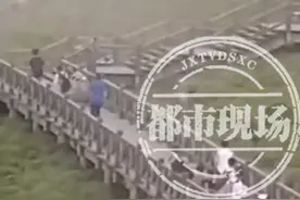 江西武功山金顶一直升机起飞时侧翻，惊险一幕曝光图片