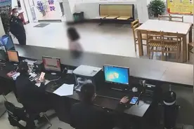女孩到派出所“自首”：我偷偷充值玩游戏视频封面