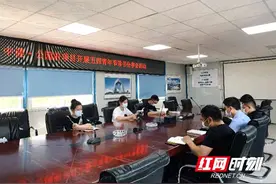 中建五局三公司青年团员激情开唱弘扬“五四精神”图片