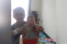 记军娃和兵爸的“五一”对话：特别的爱给特别的你图片