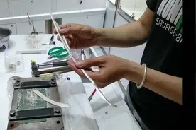 颜回第78代孙 当起了小银匠图片