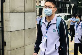 记者现场直击武汉高中复课 大班改小班，一个班级一层楼图片