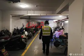 这次，外卖小哥，输给了认真的保安图片