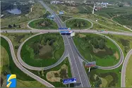 威海荣成市：构建半小时公路直通网 助力全域旅游快速发展视频封面