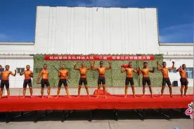 我为青春代言！兵哥哥的肌肉T台show，秀出军营战斗力图片