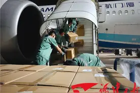 包机！福建161万片口罩包机援驰法国图片