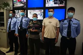 一男子捡到别人手机马上关机，结果很快被“锁定”图片