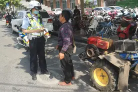 冒黑烟的拖拉机在城市主干道“突突突”？查处图片