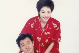画风搞笑！王菲、刘德华昔日睡衣合影曝光图片
