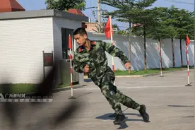 贵港：士官培训预选考核现场 凭实力说话图片