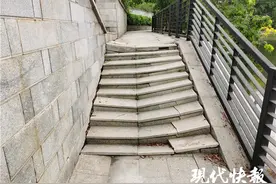 光华门堡垒遗址公园局部塌陷？养护单位：水土流失导致，正在做鉴定图片