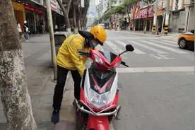四川教师送外卖引热议 当事人：权当锻炼身体，已辞掉兼职图片