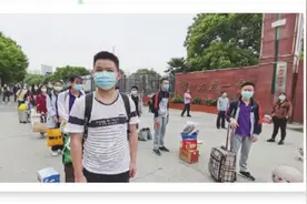 久违的校园 这样与学子见面图片