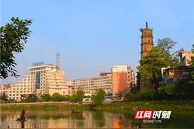 武冈古塔：绝似凌云一笔绘蓝天图片