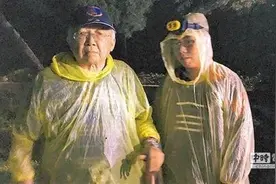 台“独派”切割蒋介石铜像被判无罪 网友：我能打断法官的腿吗？图片