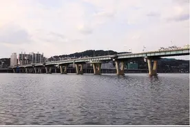 韩国一强奸犯跳汉江自杀 生前曾抱怨戴电子脚镣压力大图片