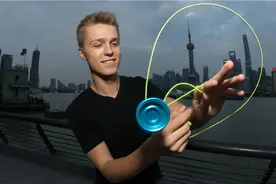夜上海·悦动｜你还记得曾风靡一时的悠悠球吗？要玩好它可不容易图片