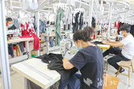 微信接单、直播带货，仙桃毛嘴服装企业“云”上突围图片