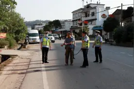 桂林男子开拖拉机撞人逃逸，致其死亡，警方通过现场遗留的拖拉机摇把5小时破案图片