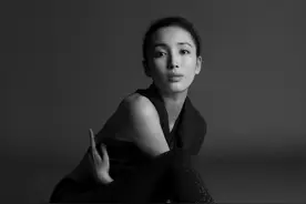 王紫璇黑白大片 长腿吸睛展现好身材图片