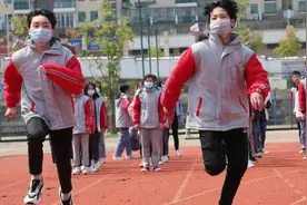 多地叫停学生体育课戴口罩，疫情期间跑步是否需要戴口罩？图片