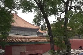 故宫隔壁的皇家档案馆开始清理“钉子户”视频封面