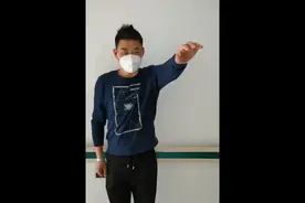 45岁男子左肩痛到抬不起来，针灸、中药、止痛药都试过也没好转图片
