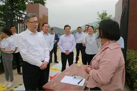 安庆市长陈冰冰率队在太湖调研脱贫攻坚工作图片