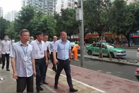 台江代区长陈杰走访调研义洲洋中街道和商贸企业图片