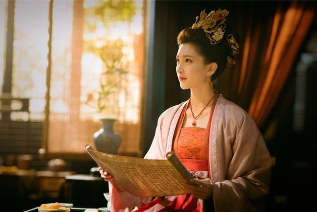 用现代思维实力演绎《清平乐》里的“曹丹姝”专访江疏影：“后宫101”皇后可以C位出道