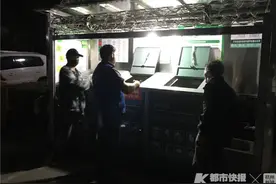 杭州老人家里有钱有房闲不住总捡垃圾，社区出招，垃圾乱堆乱放难题解决了图片
