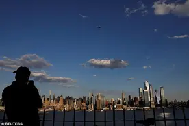 3架美飞机低空飞过纽约，致敬医务人员，网友却想起911图片
