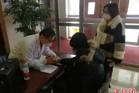 非洲留学生利用微信群爱心接力 传递抗疫故事图片