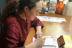 武汉61岁阿姨冲上热搜，网友：对不起，是我输了图片