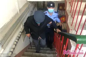 老人迷路难归家 潍坊滨海民警及时援手救助图片