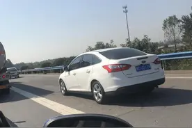 “五一”假期这100辆车违法占用应急车道被曝光，扣6分、罚200元图片