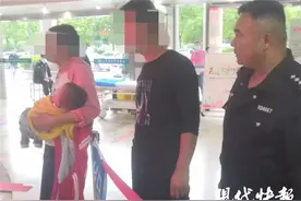 3岁男童误喝洗衣液，陷入昏迷图片