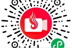 路边摄｜惊险！大货车转弯时甩出水泥板，砸得后车“面目全非”图片