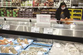 知名快餐店用笔划掉了菜单上的牛肉汉堡，肉铺两周没有里脊肉了，无肉不欢的美国人撞上了“肉荒”图片