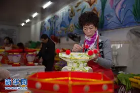 自贡彩灯手艺人的光影世界图片