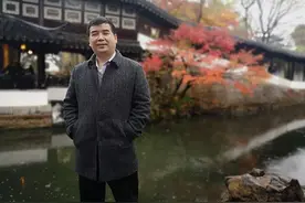 网络文学作家冯松立和他爱广播剧的女儿图片