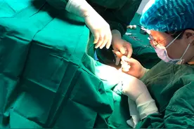 8旬老人长年流泪起眼屎，眼科专家提醒当心泪囊炎作祟图片